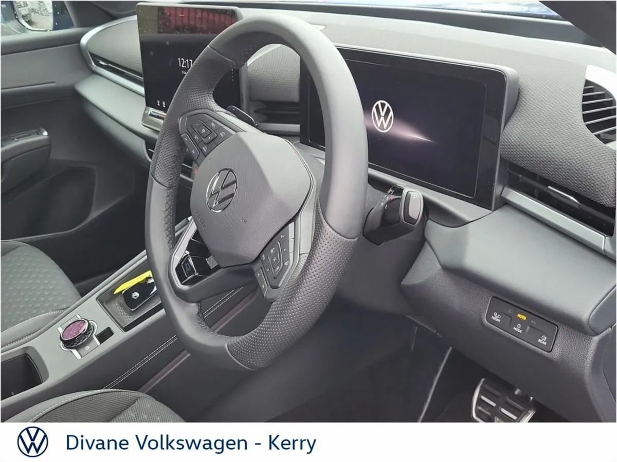 Volkswagen T-Roc MI R LINE MHEV 150BHP AUTO - Image 4