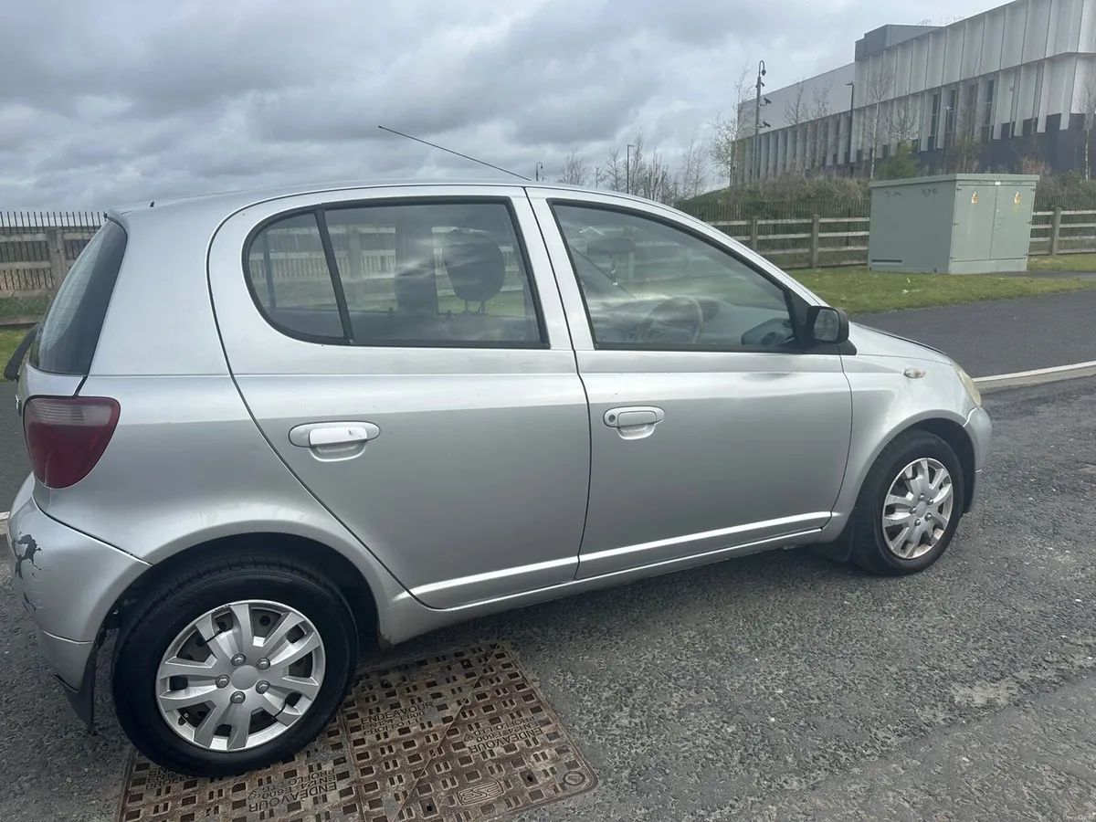 2000 Toyota Yaris - Image 2