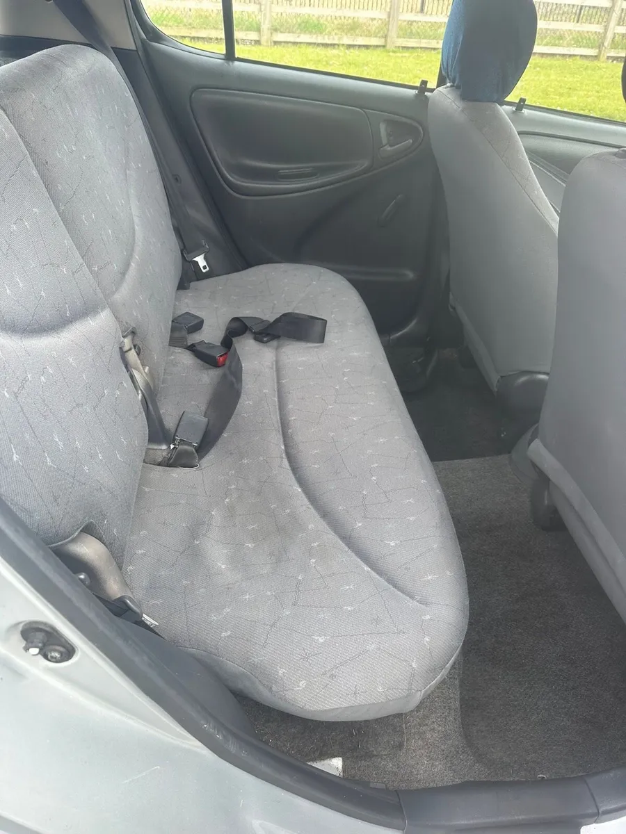 2000 Toyota Yaris - Image 3