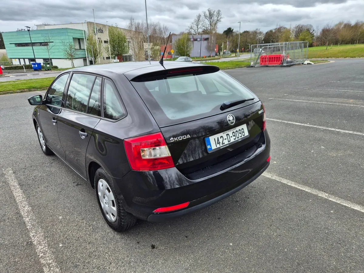 Skoda Rapid 2014 - Image 4