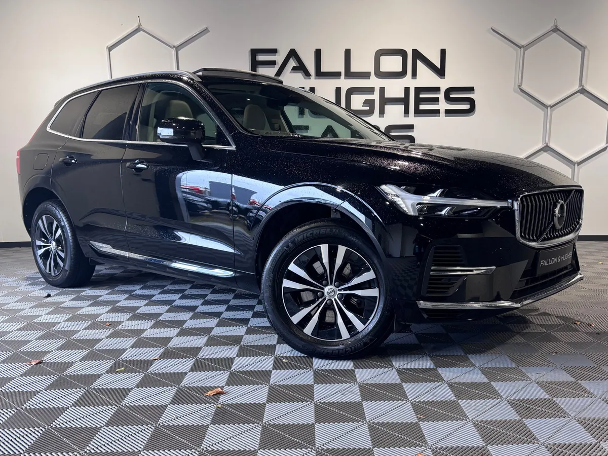 Volvo XC60 RECHARGE T6 INSCRIPTION  AWD // SUNROOF - Image 1