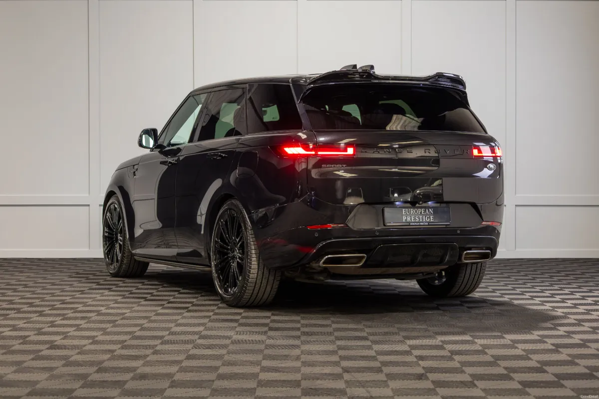 2023 Range Rover Sport P440e Dynamic HSE - Image 4