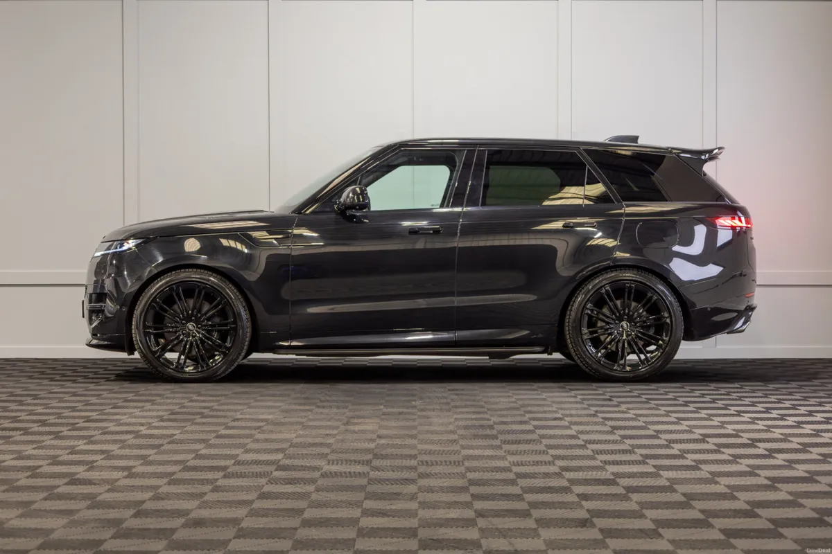 2023 Range Rover Sport P440e Dynamic HSE - Image 3