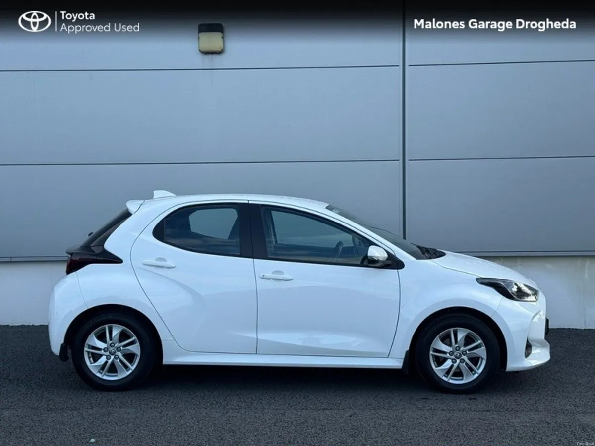 Toyota Yaris HYBRID 115 LUNA - Image 3