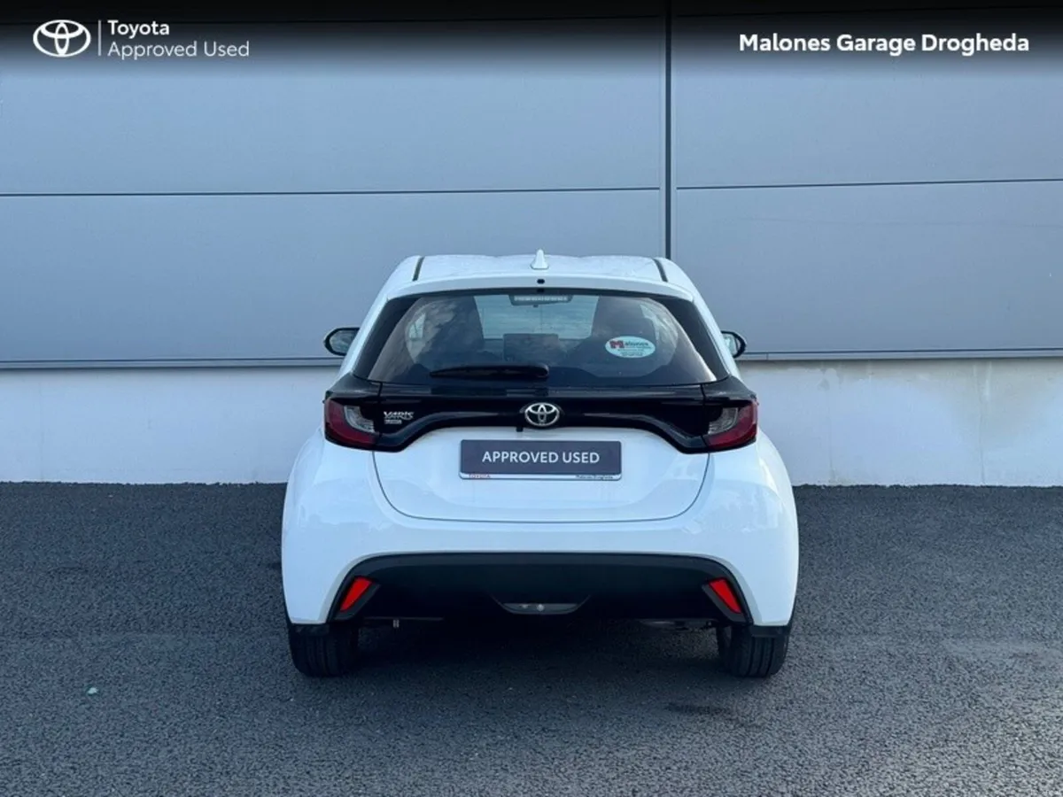 Toyota Yaris HYBRID 115 LUNA - Image 4