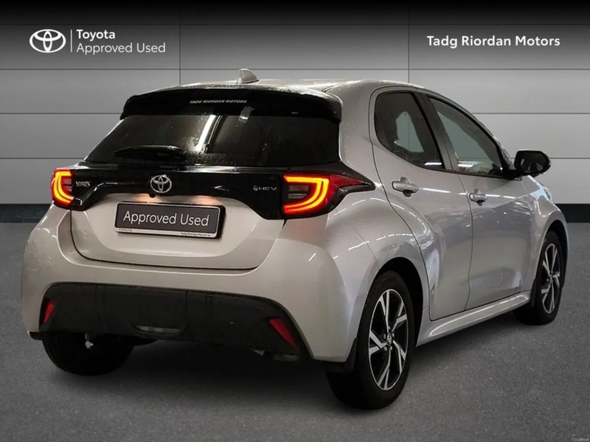 Toyota Yaris HYBRID L-SPORT - Image 2