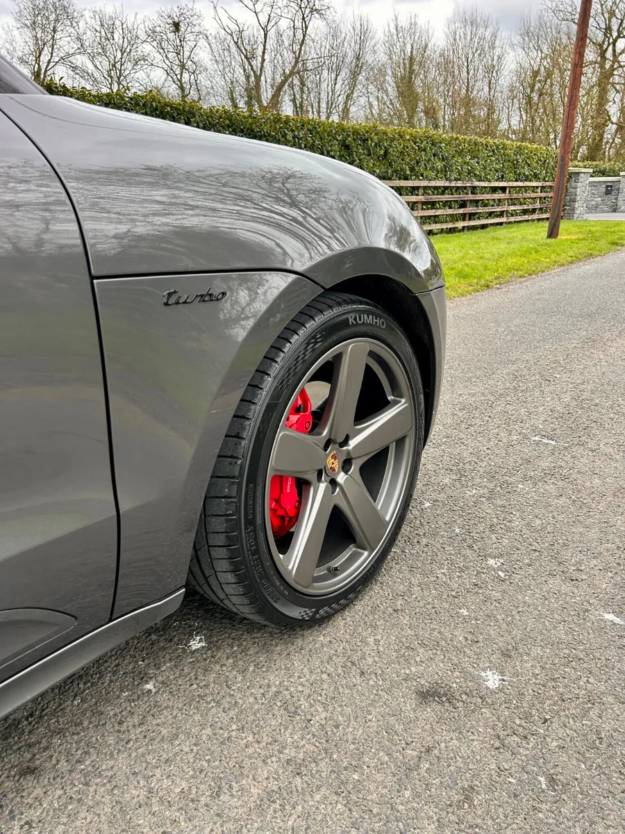 Stunning Porsche Macan Turbo - Image 3