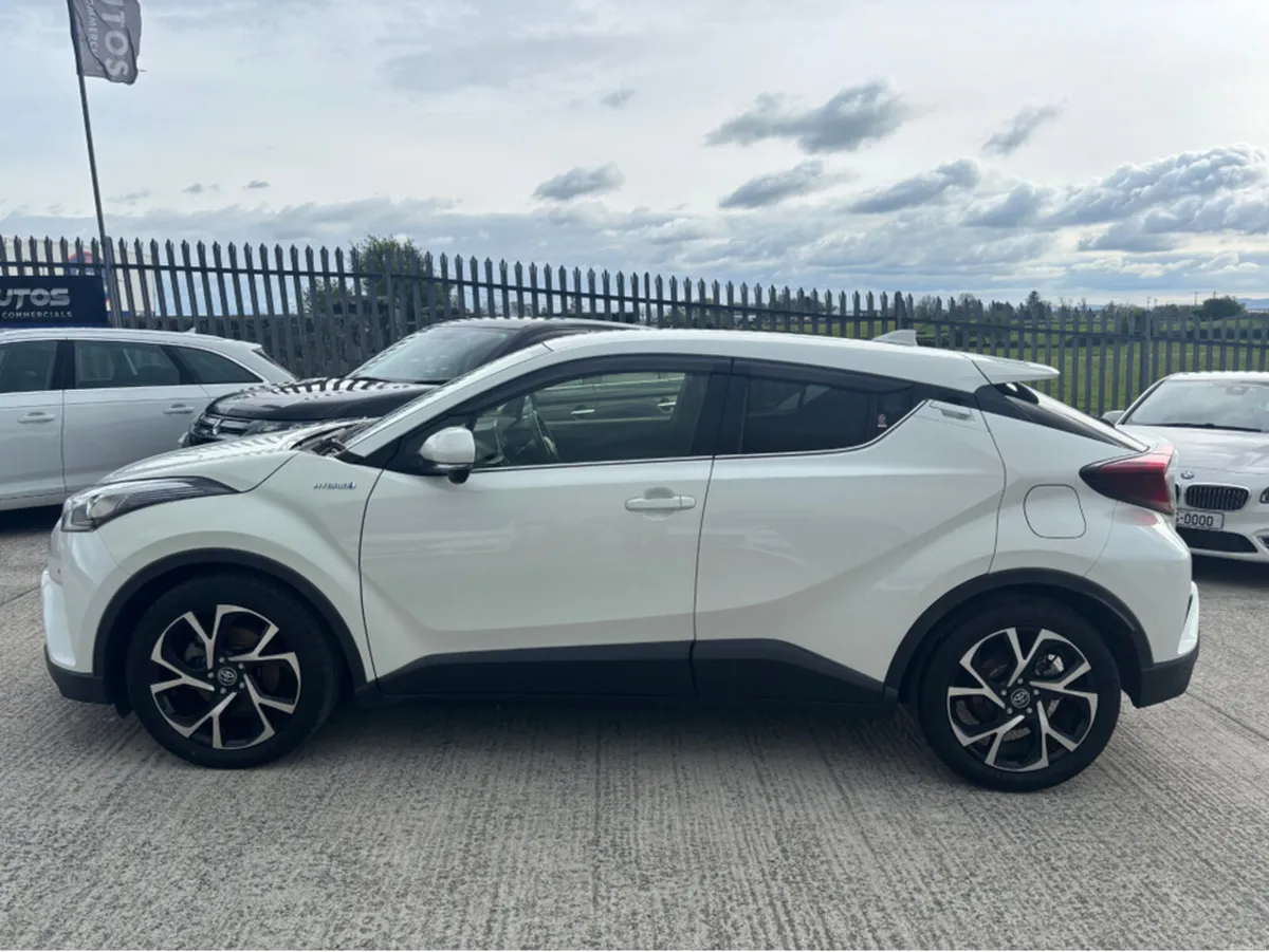 Toyota C-HR LUNA SPORT SELF CHARGING HYBRID - Image 2