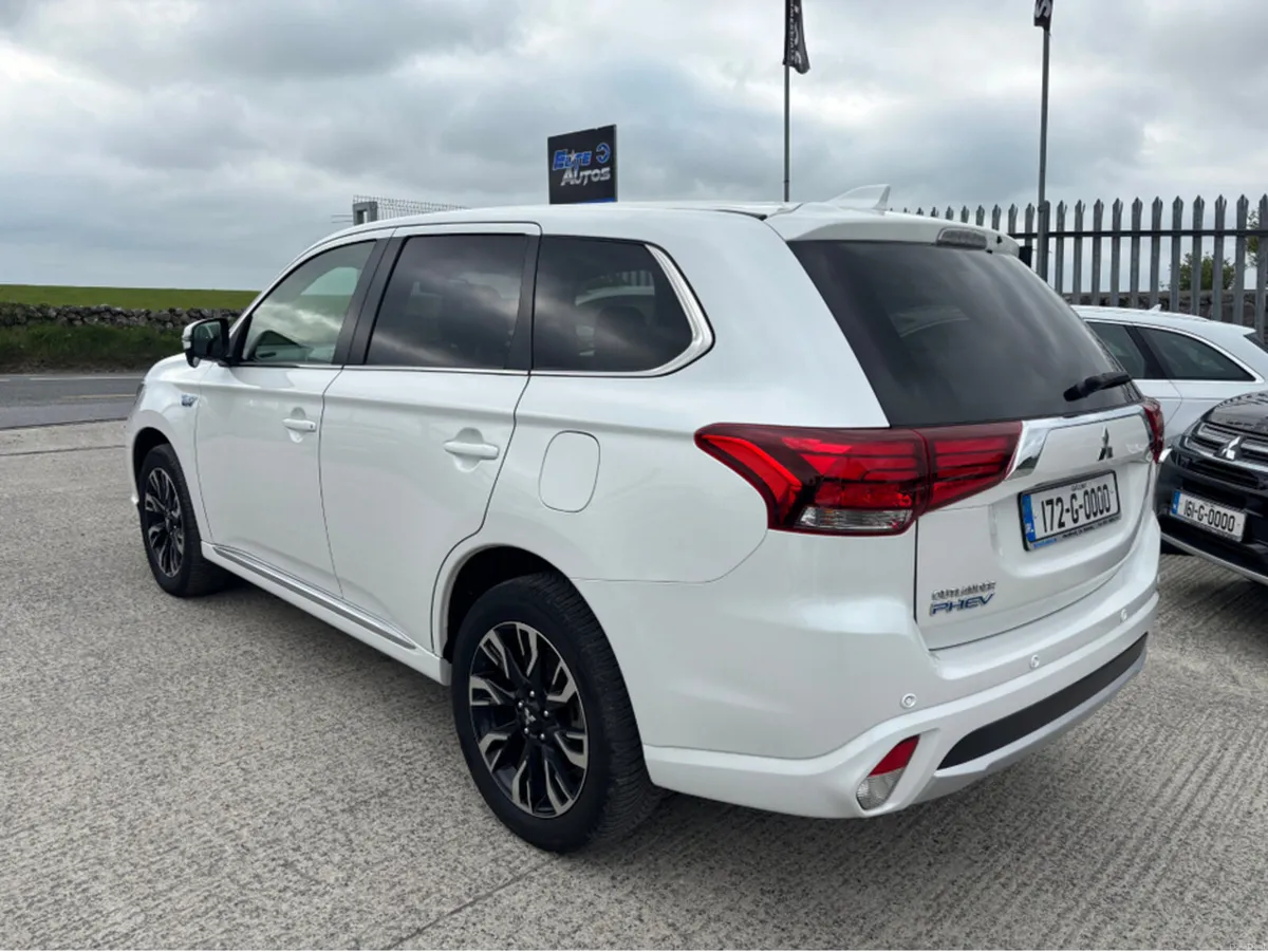 Mitsubishi Outlander INSTYLE PHEV 2.0 MIVEC - Image 4