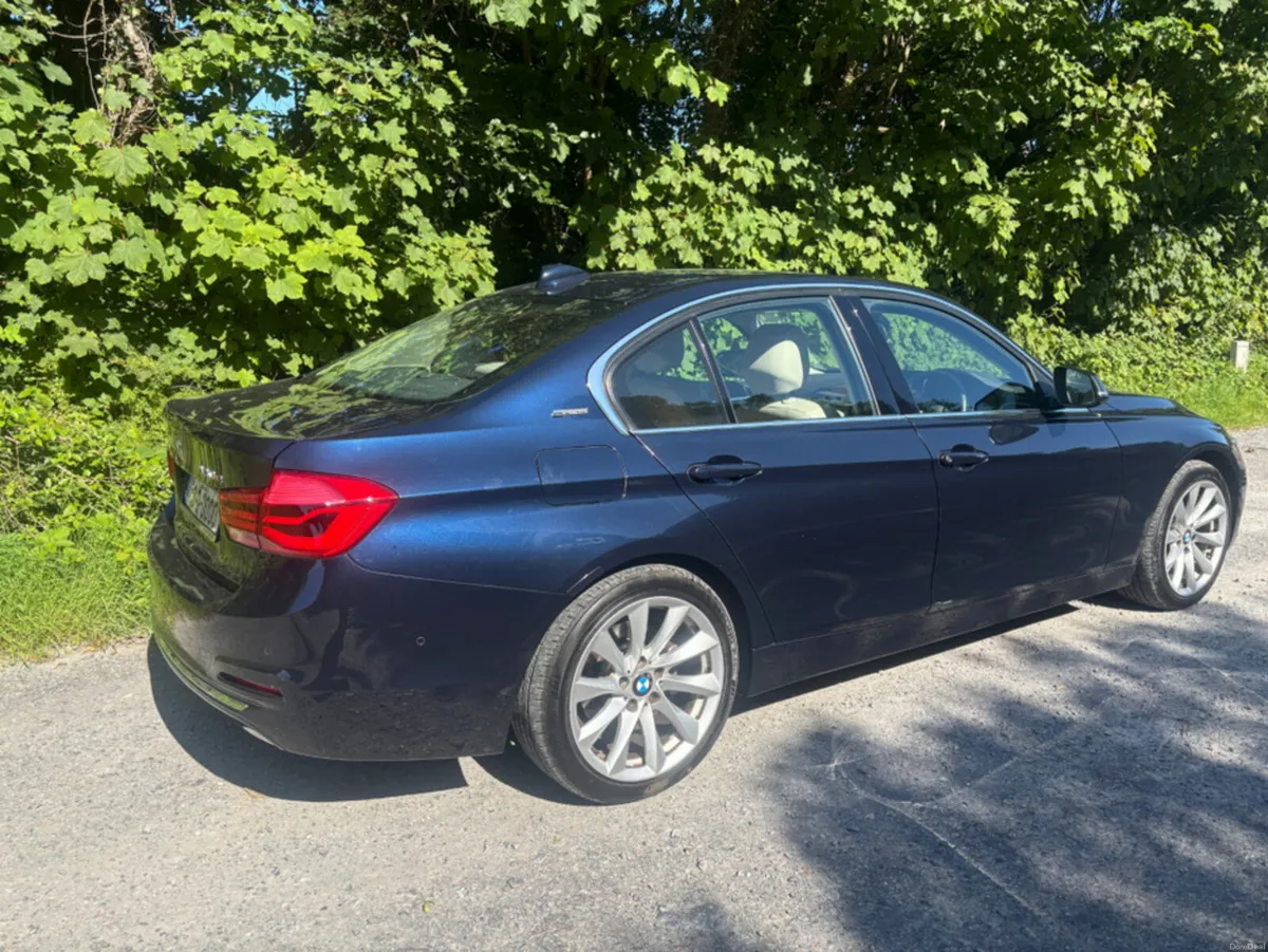 BMW 3-Series 330e plug in hybrid - Image 4