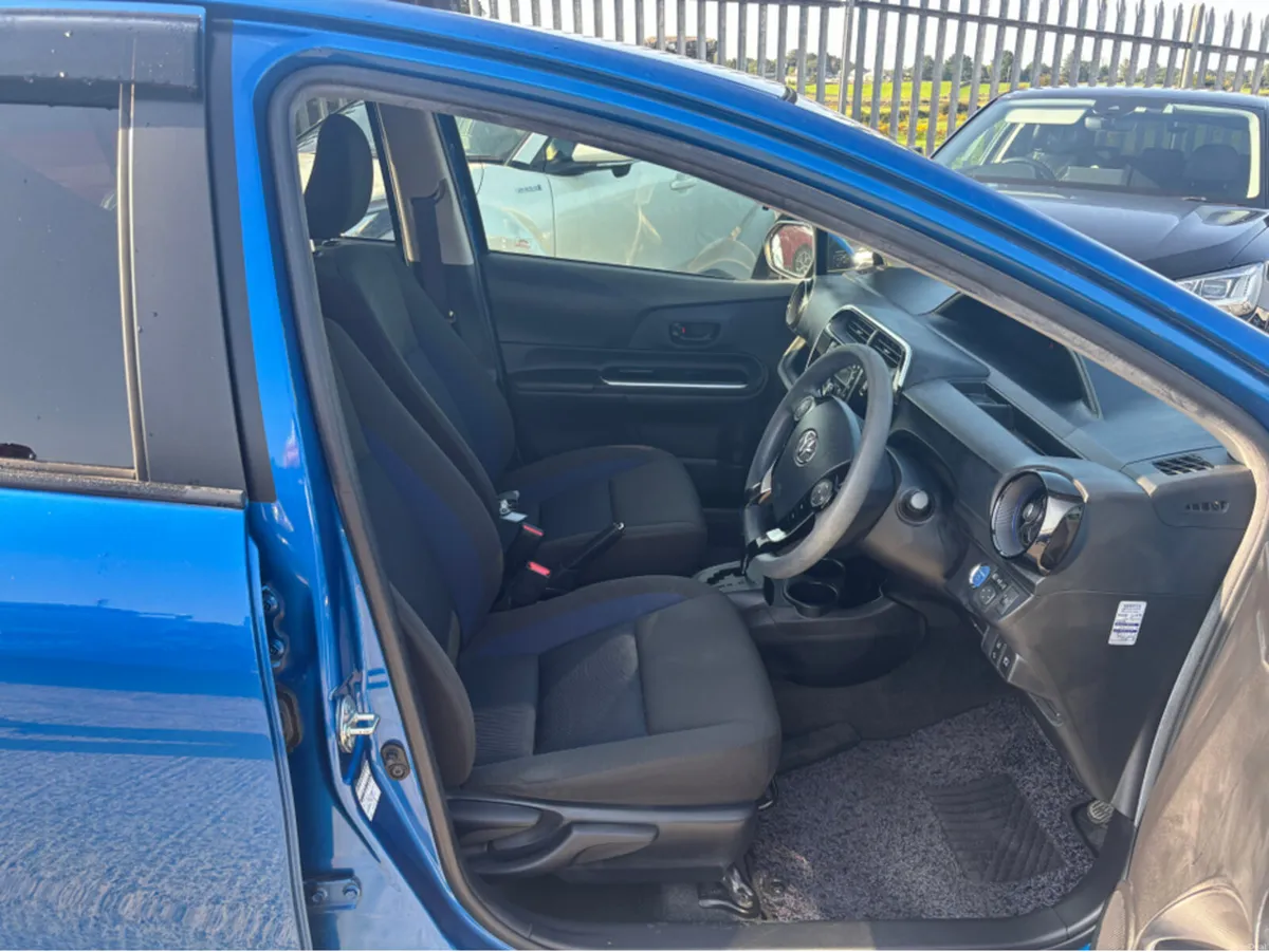 Toyota Aqua self charging hybrid - Image 4