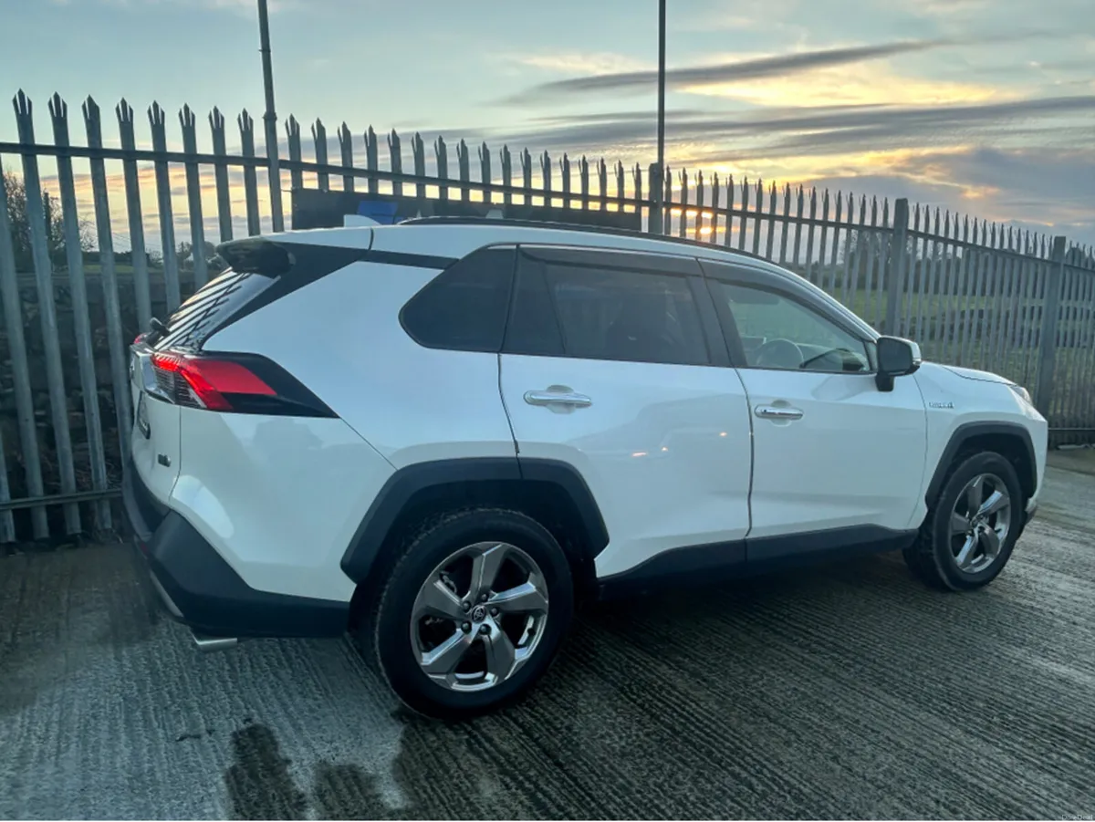 Toyota RAV4 Sport Hybrid AWD 2.5 - Image 4