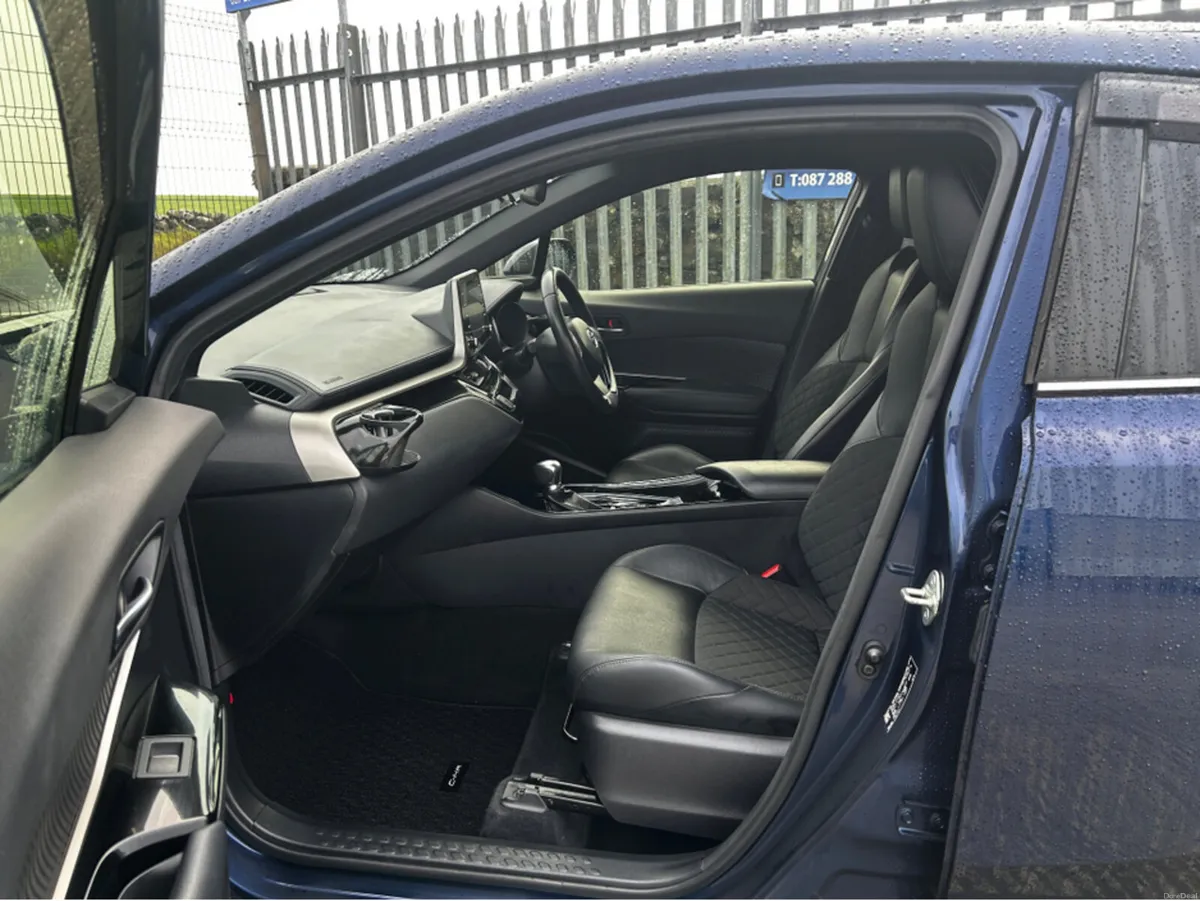 Toyota C-HR Self Charging Hybrid 1.8 - Image 2