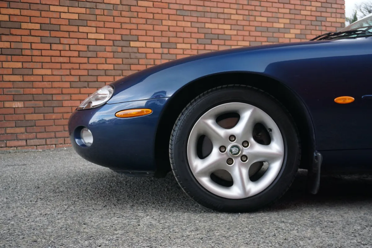 Jaguar XK8 *Low MLS* - Image 5