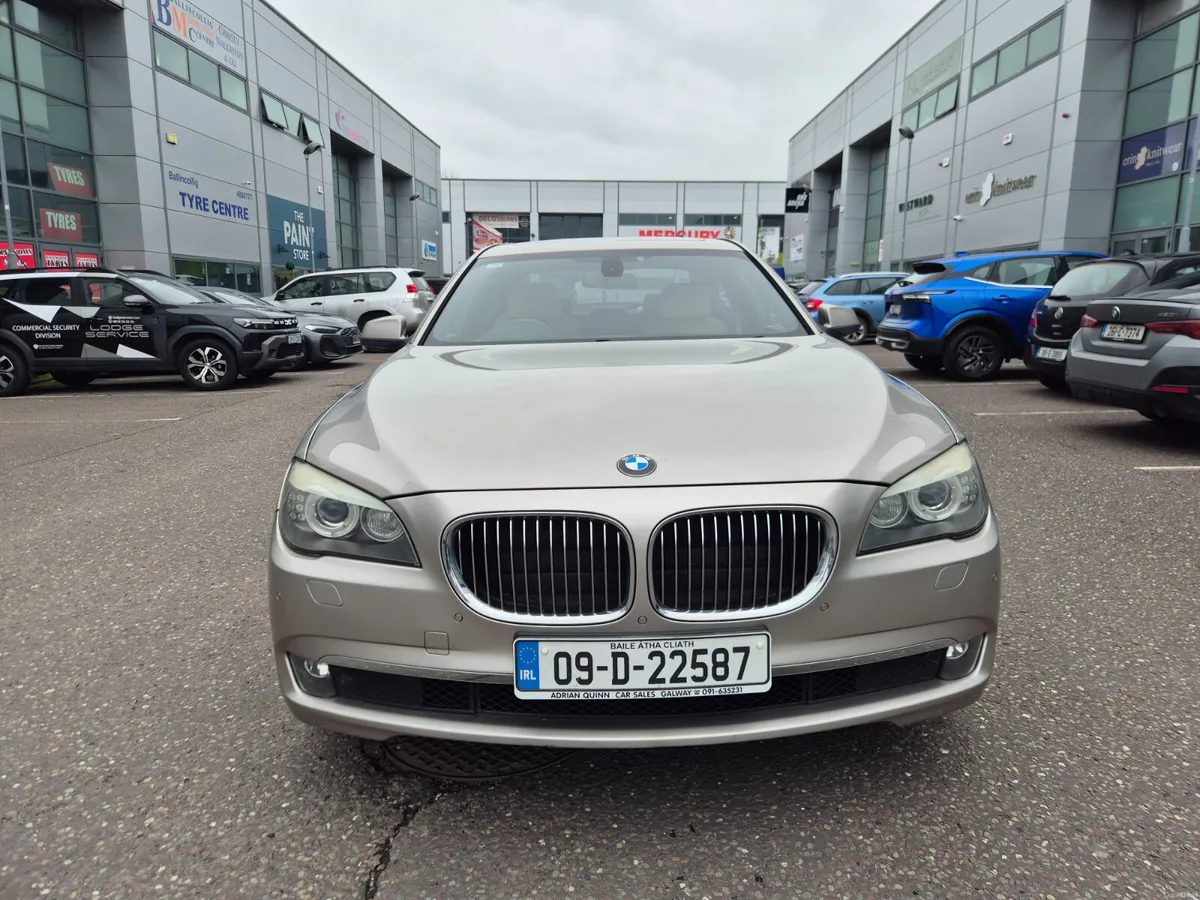 BMW 7-Series 2009 - Image 2