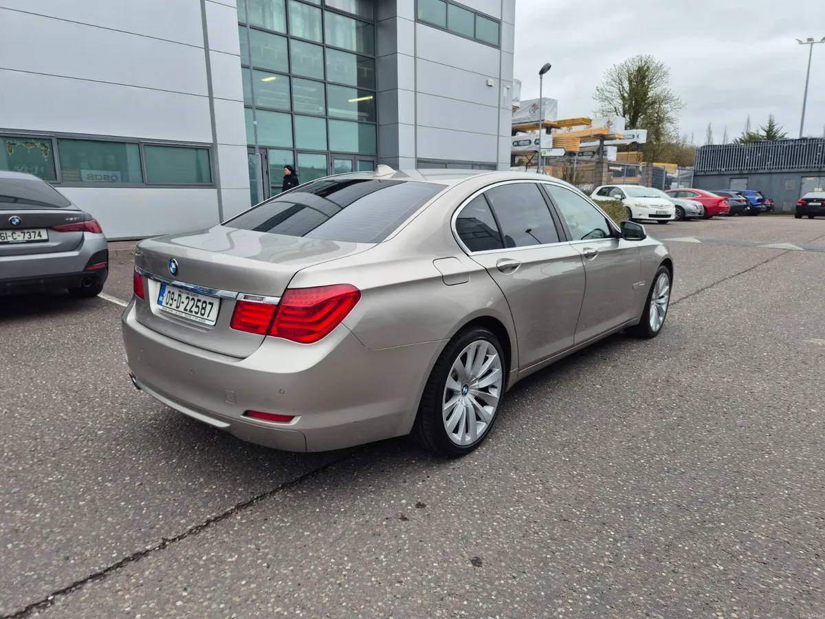 BMW 7-Series 2009 - Image 5
