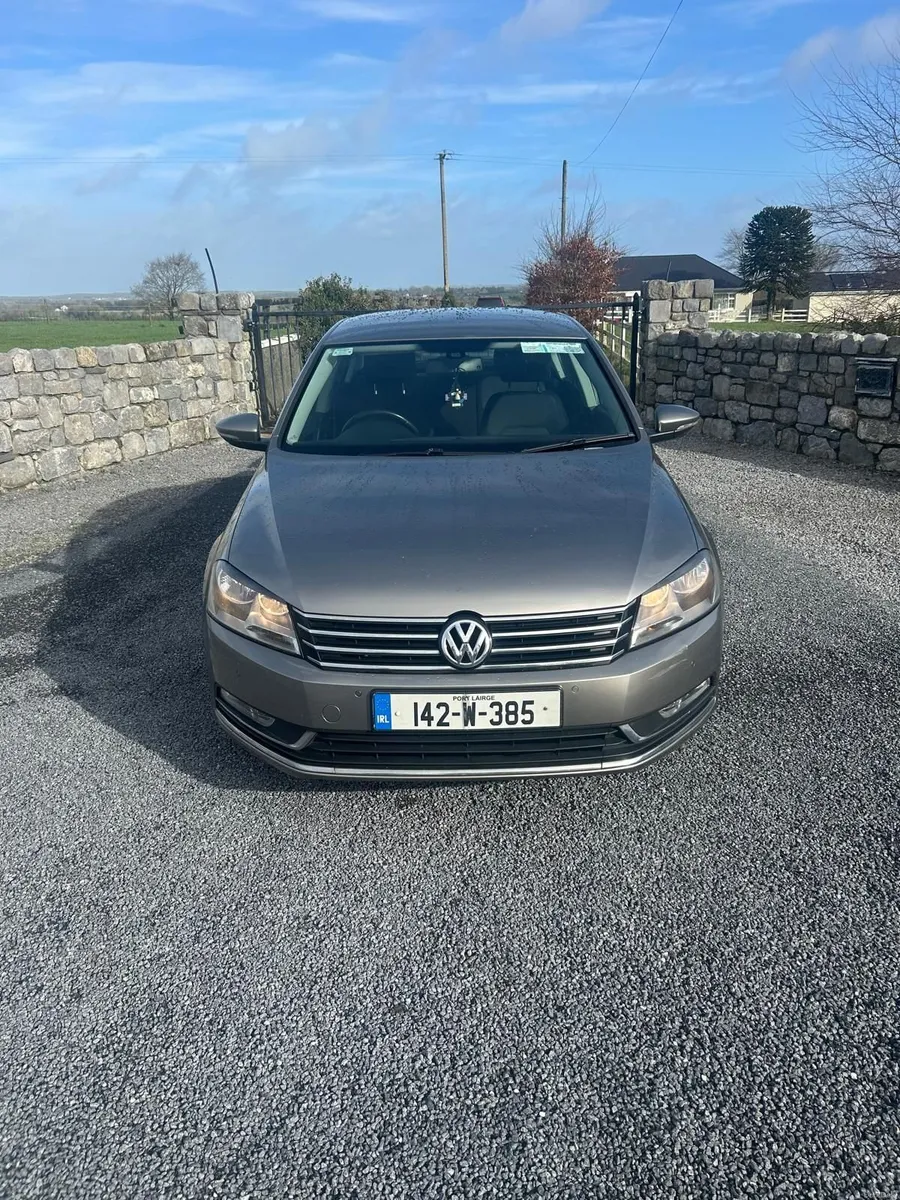 Volkswagen Passat 2014 - Image 2