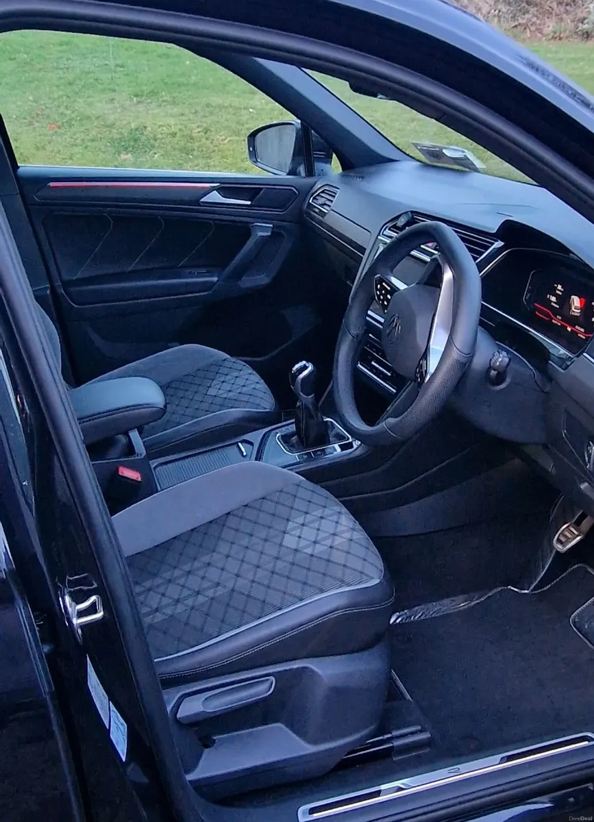 Volkswagen Tiguan 2.0 TDI R-Line Panoramic Sunroof - Image 4