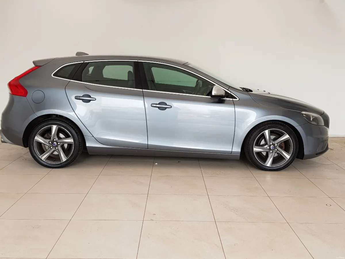Volvo V40 1.6 D2 R-design 115BHP 5DR - Image 2