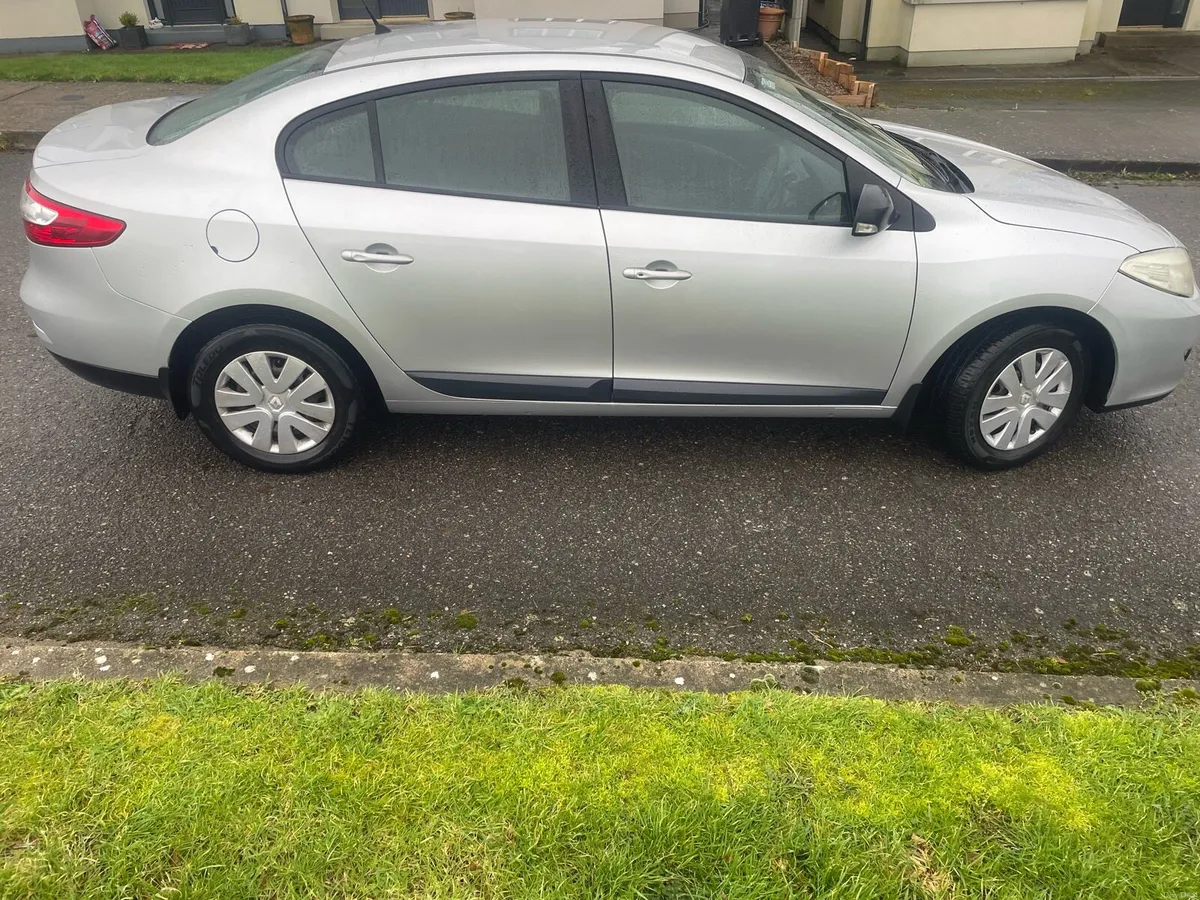 Renault Fluence LOW KMS - Image 4