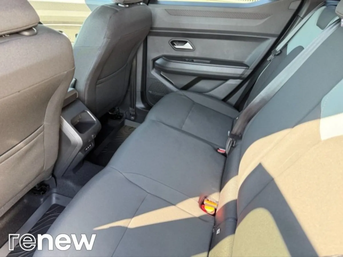 Dacia Duster EXTREME 1.8 HEV 155 BHP AUTO 5DR *IN - Image 5