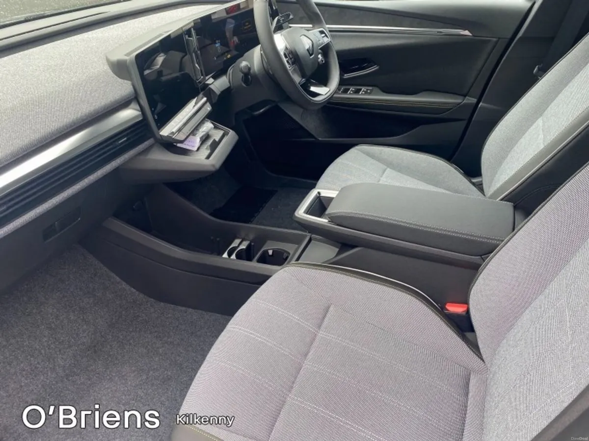 Renault Megane E-Tech TECHNO 60 KW 220 BHP 5DR - 1 - Image 4