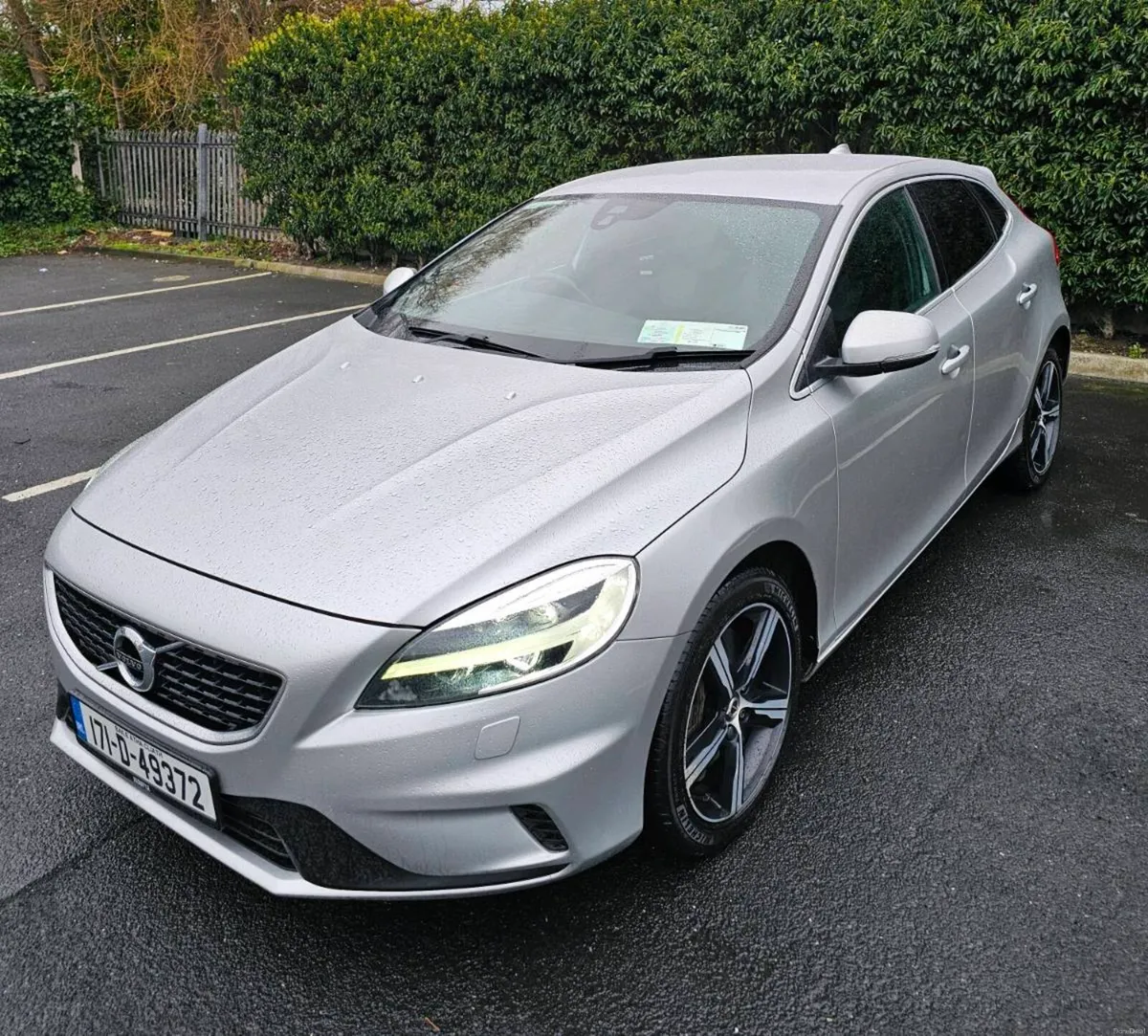 VOLVO V40 ☆ R-DESIGN ☆ 2017 - Image 1