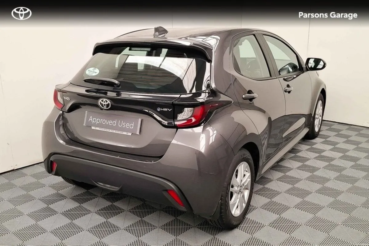 Toyota Yaris Yaris Hybrid 115 Luna - Image 2