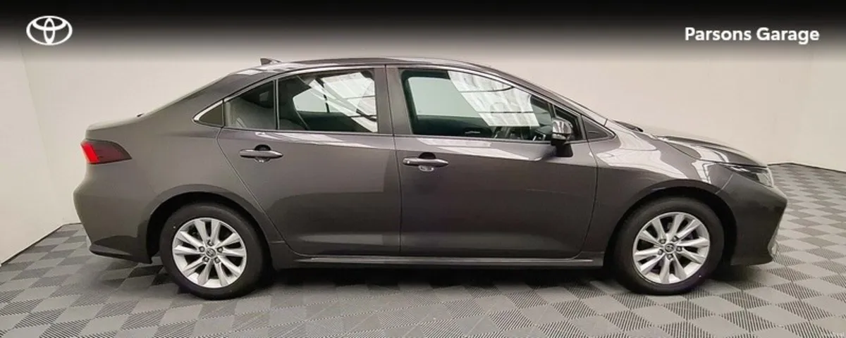 Toyota Corolla COROLLA LUNA SALOON - Image 3