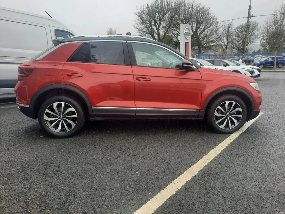 Volkswagen T-Roc STYLE 2.0 TDI MANUAL 6SPEED FWD 1 - Image 4