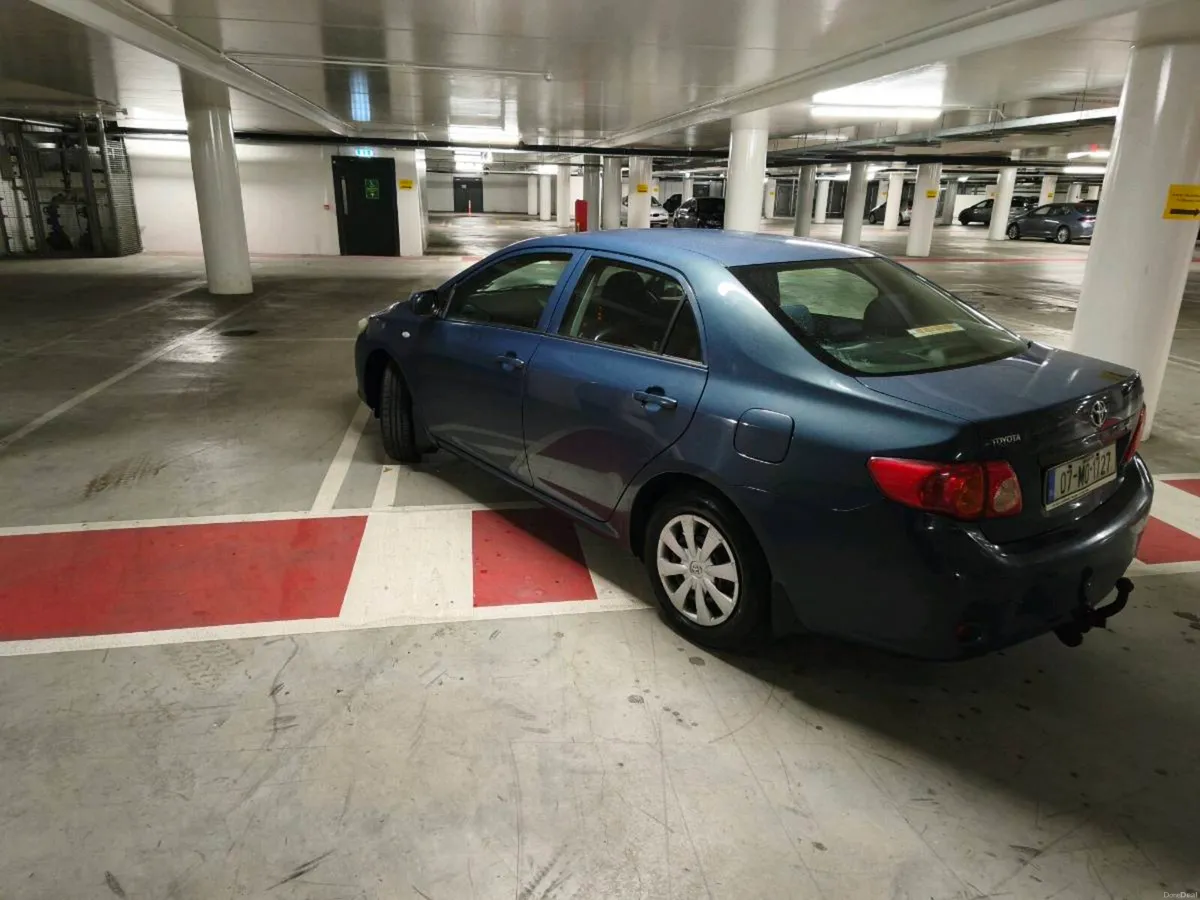 Toyota Corolla very low km - Image 4