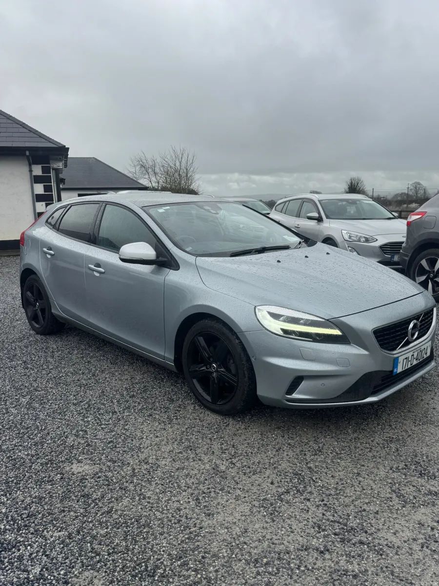 Volvo V40 2017 R design - Image 2