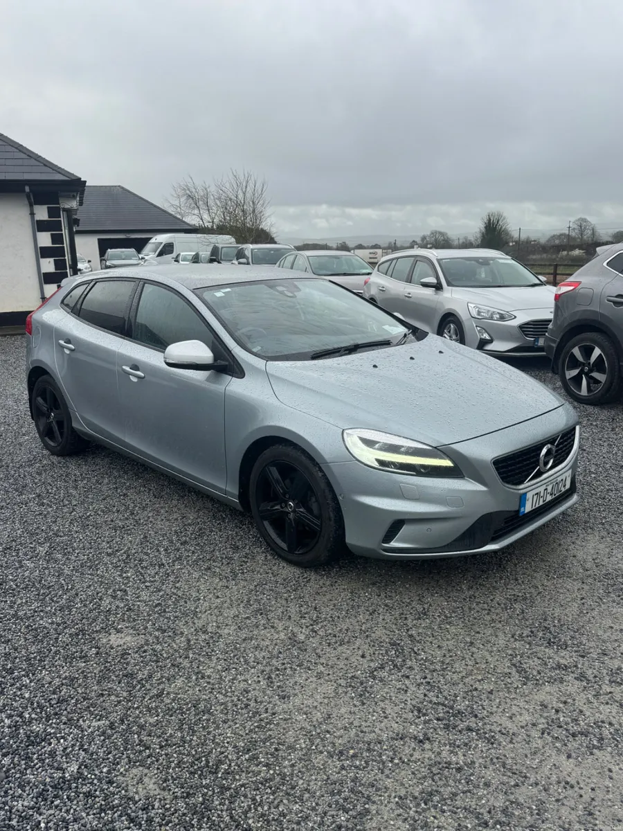 Volvo V40 2017 R design - Image 1