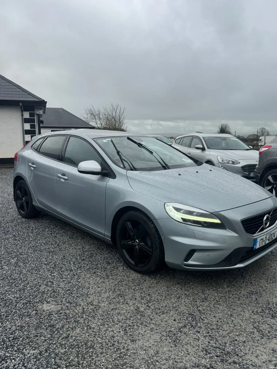 Volvo V40 2017 R design - Image 3