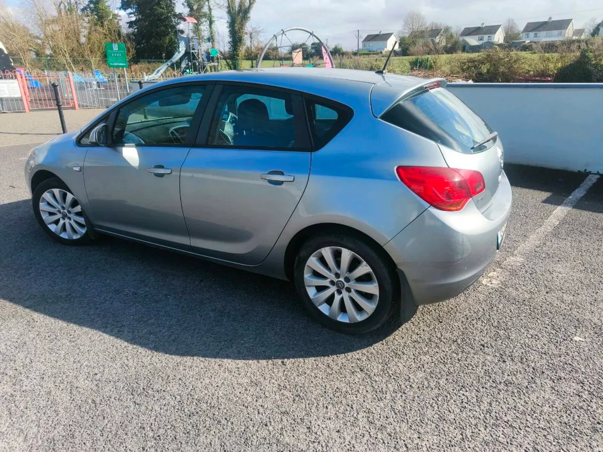 Opel Astra 2010 petrol 1.4 - Image 3