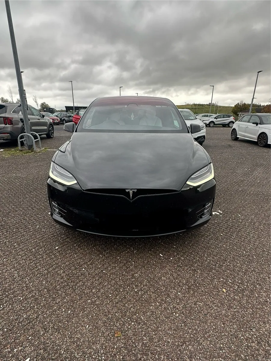 Tesla Model X - Image 2
