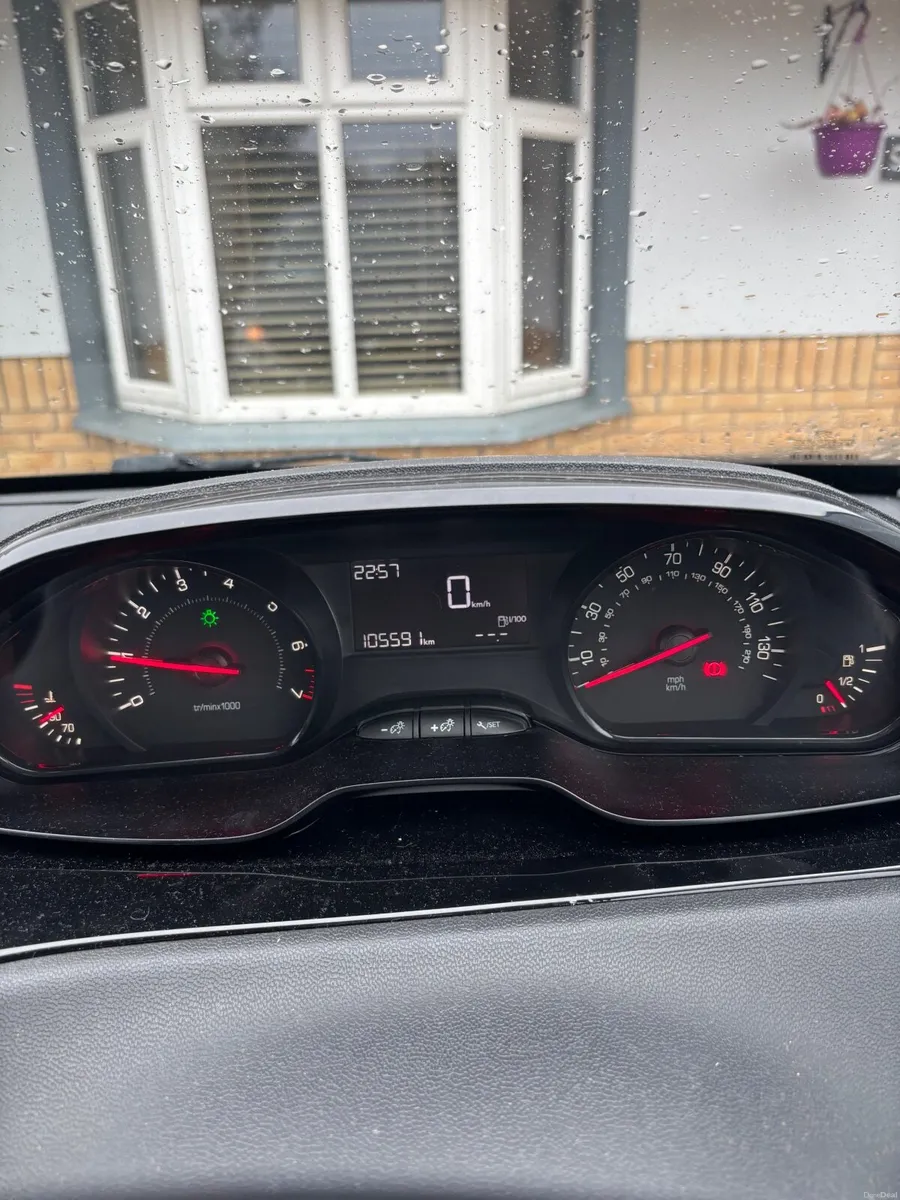 Peugeot 208 2014 - Image 2