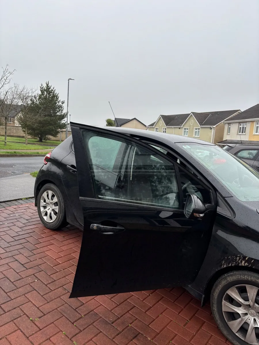 Peugeot 208 2014 - Image 4