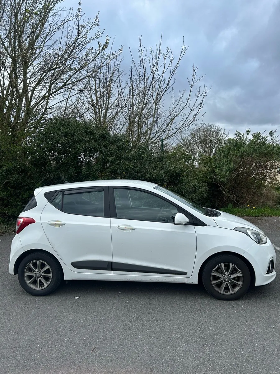 Hyundai i10 Deluxe 1.0 - Image 2