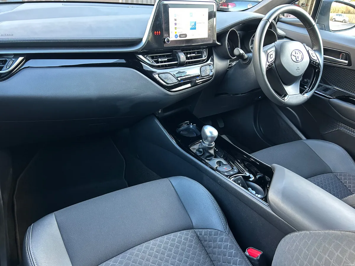 2023 Toyota Chr Sport Hybrid Automatic - Image 4