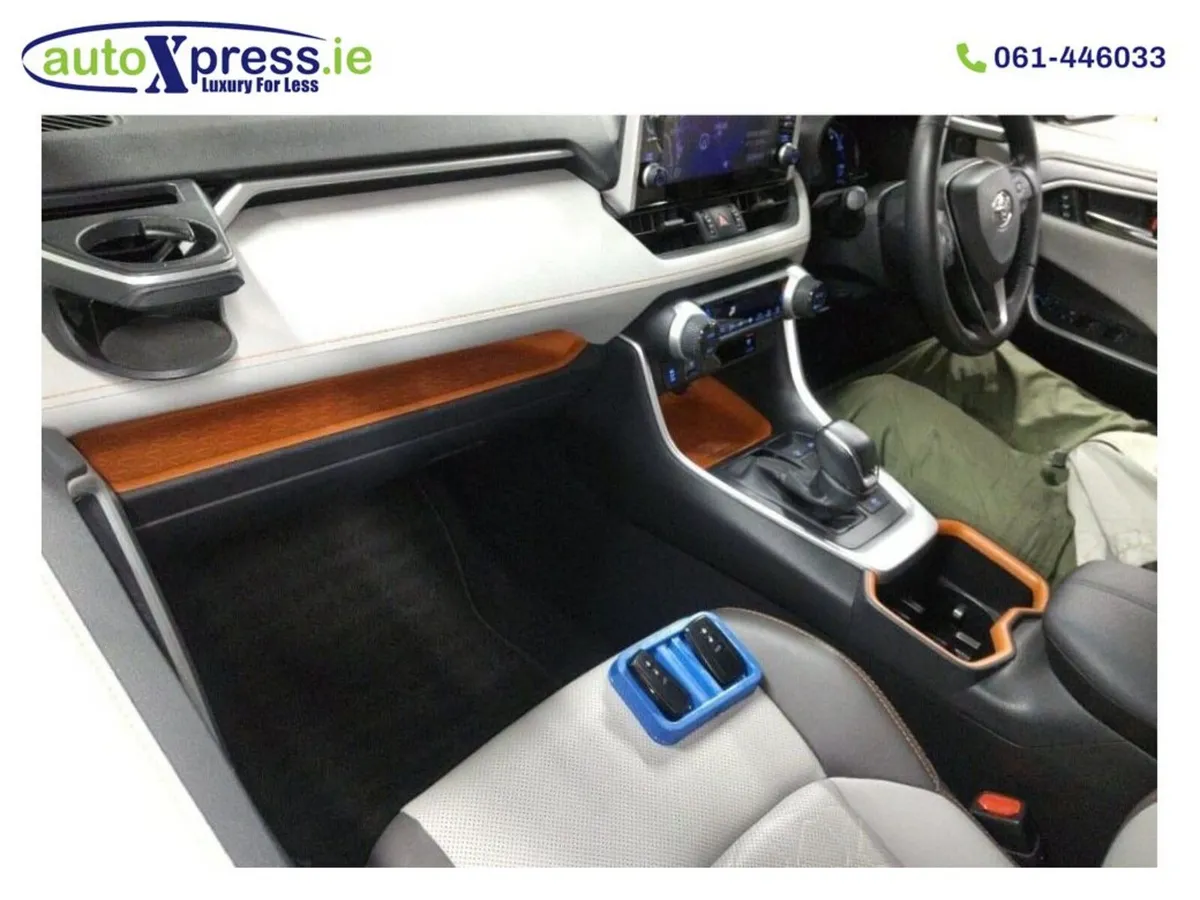 Toyota RAV4 4WD HYBRID ADVENTURE, Low mileage - Image 4