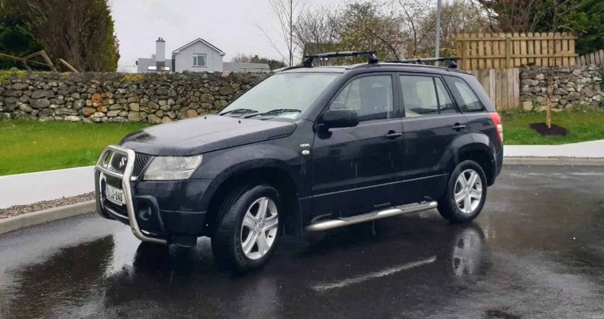 Suzuki Grand Vitara Jeep - Image 1