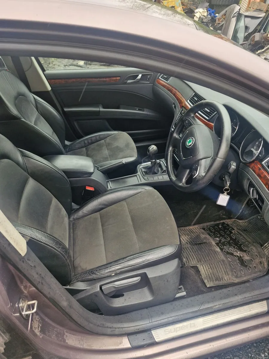 Skoda Superb 2012 - Image 2
