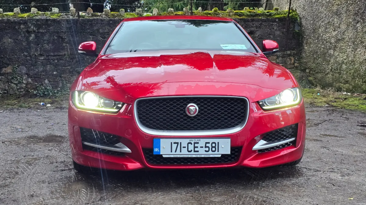 2017 Jaguar XE 2.0D 180BHP R DESIGN - Image 2