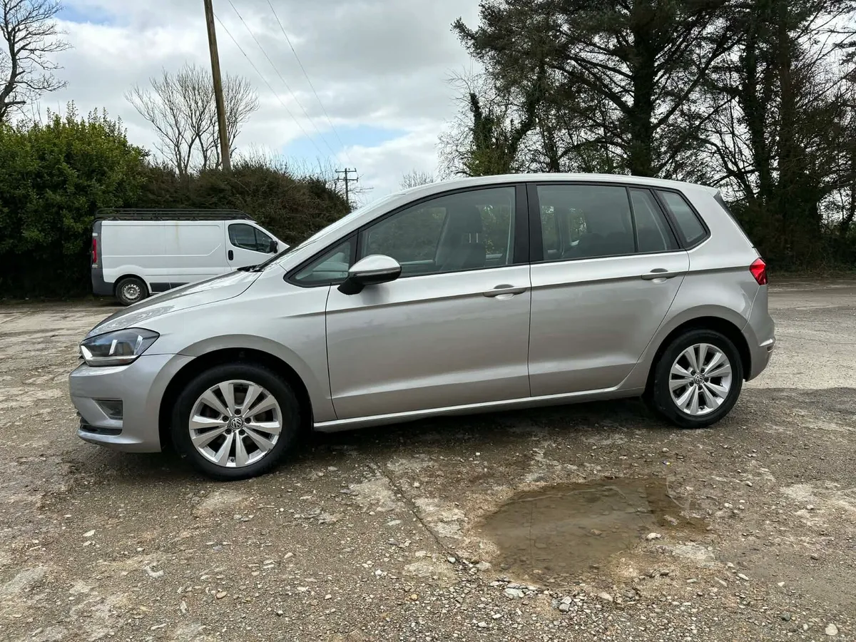 Volkswagen Golf SV - Image 2