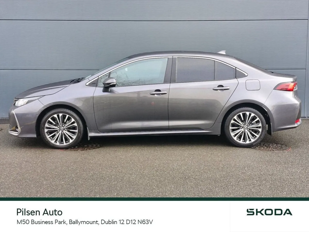 Toyota Corolla 1.8 Hybrid Luna Sport Saloon - Image 4