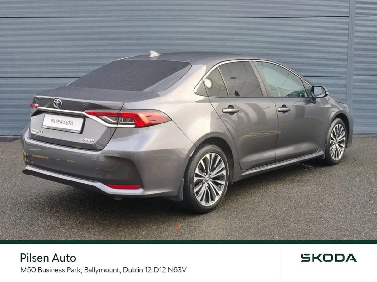 Toyota Corolla 1.8 Hybrid Luna Sport Saloon - Image 2