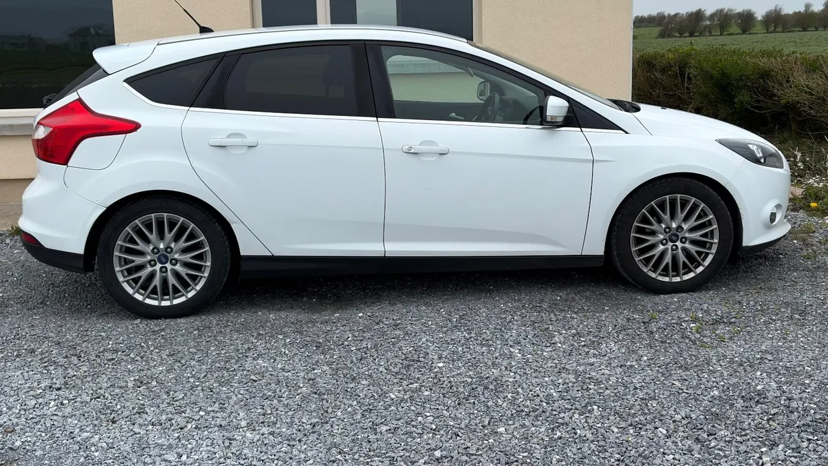 Ford Focus 2013 - Image 2