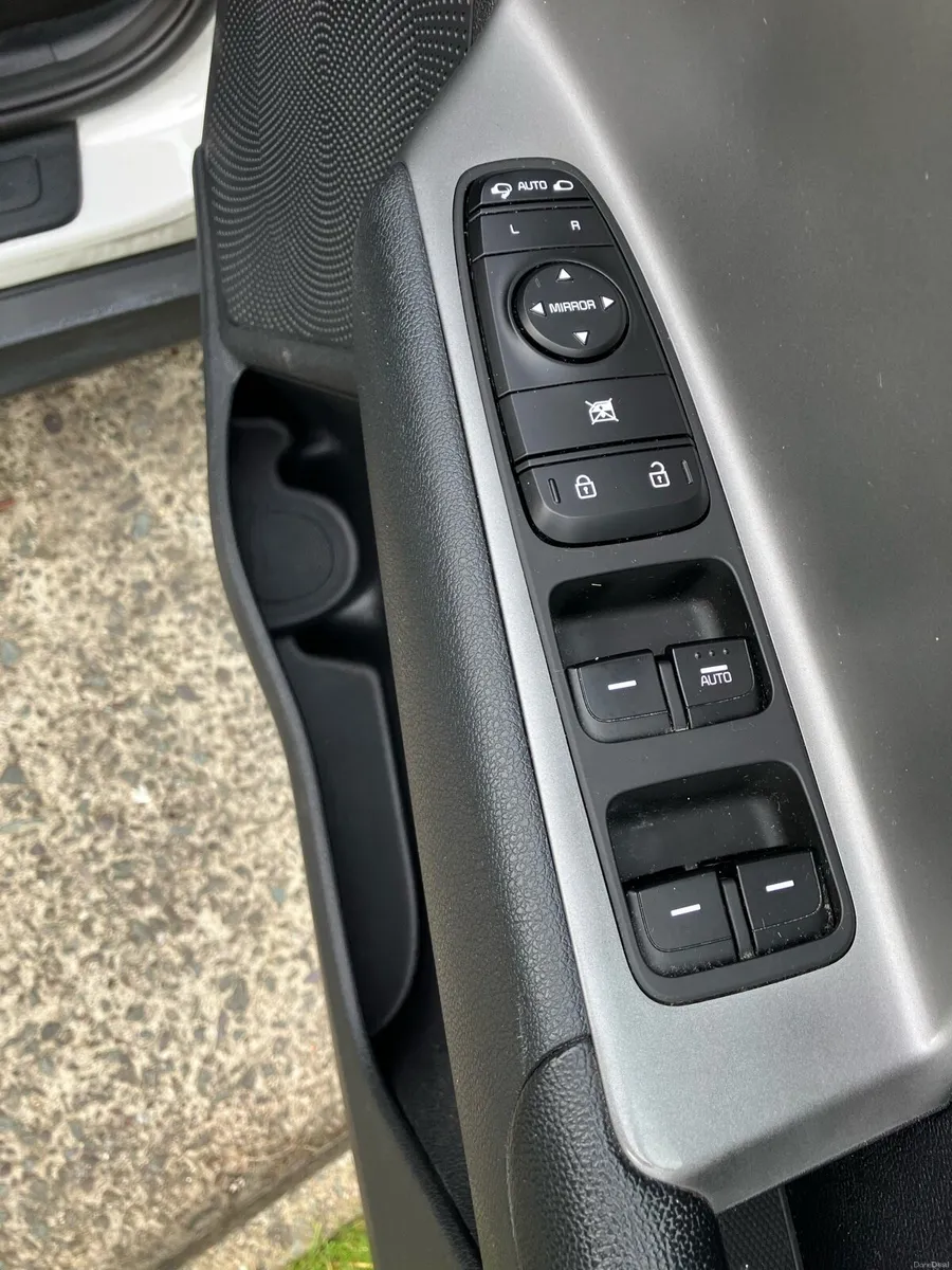 Kia e-Niro EV Long Range - Image 4