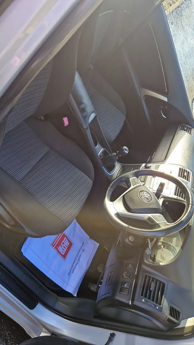 2014 Toyota Avensis 2.0 D-4D Aura - Image 2